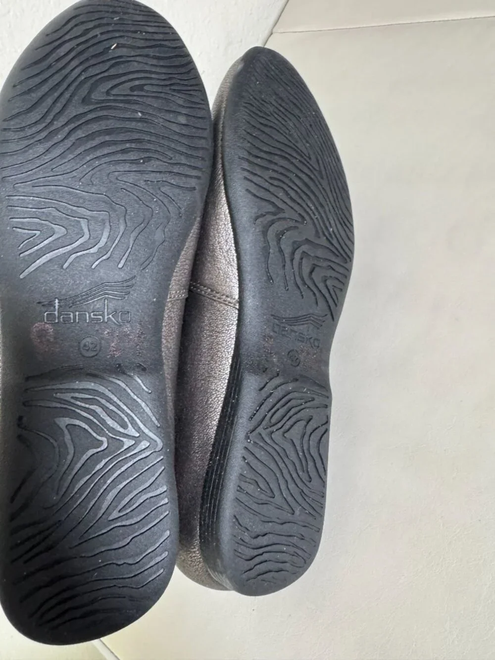 Dansko Womens Gray Metallic Leather Flat Slip-On Loafers Shoes Size 12 EU 42